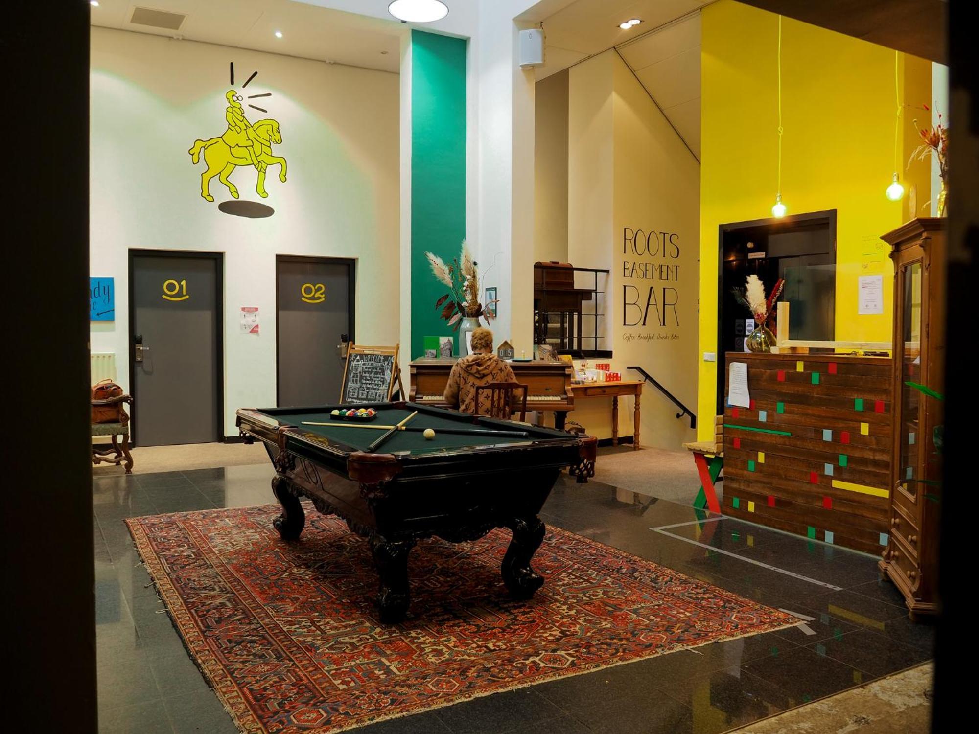 Hostel Roots Tilburg Luaran gambar