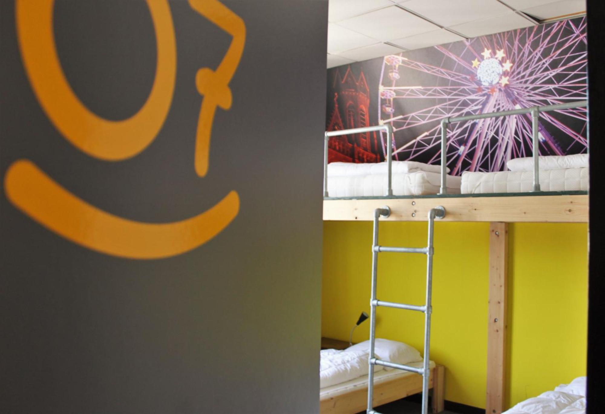 Hostel Roots Tilburg Luaran gambar