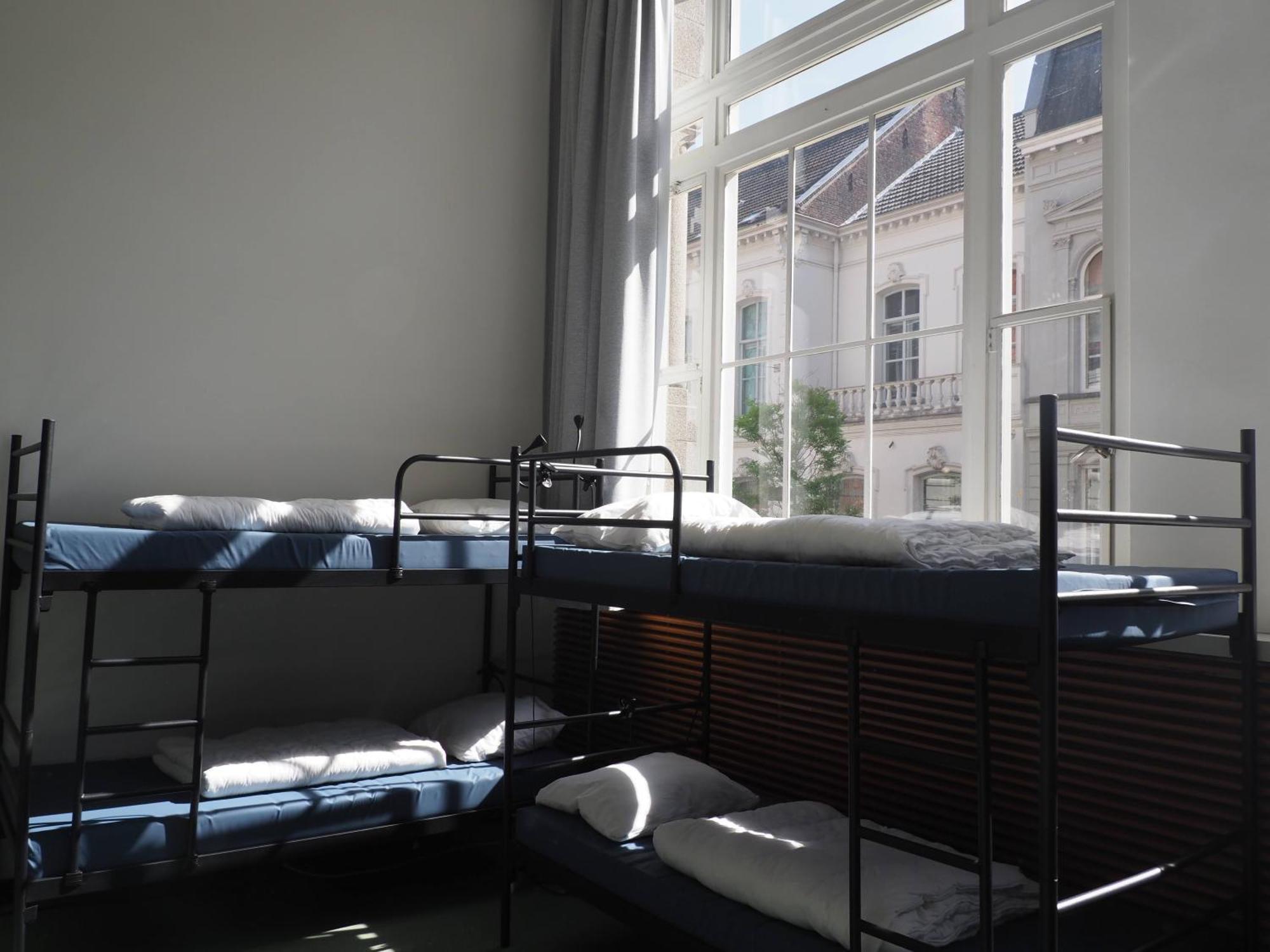 Hostel Roots Tilburg Luaran gambar