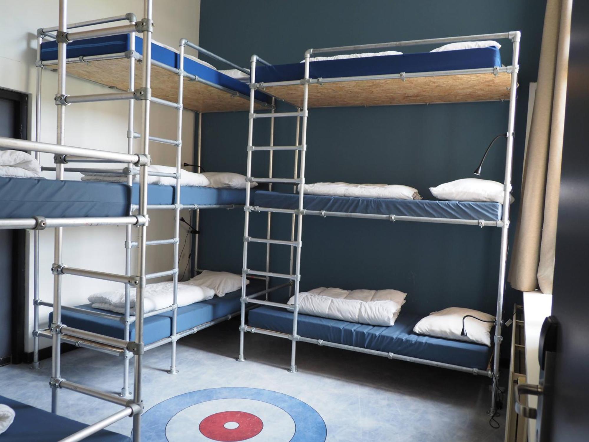 Hostel Roots Tilburg Luaran gambar