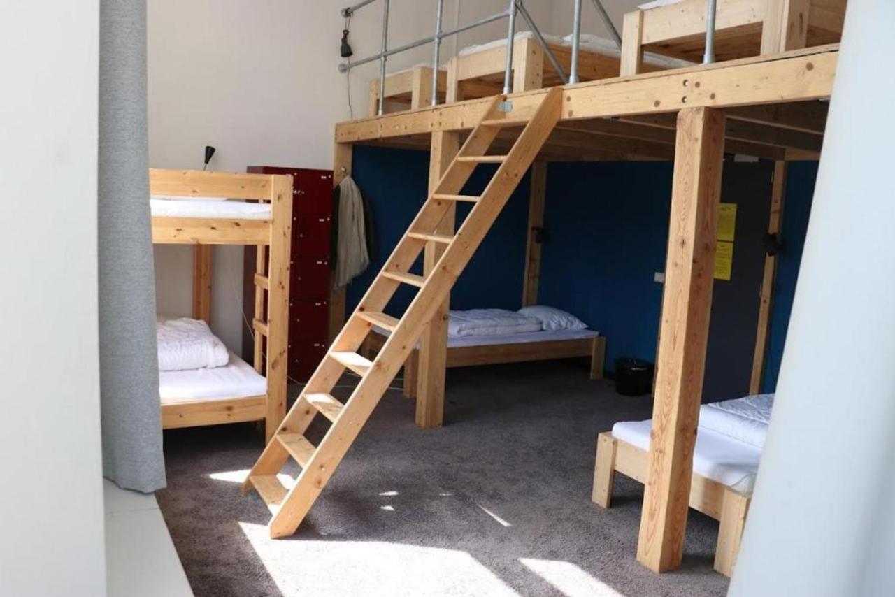 Hostel Roots Tilburg Luaran gambar